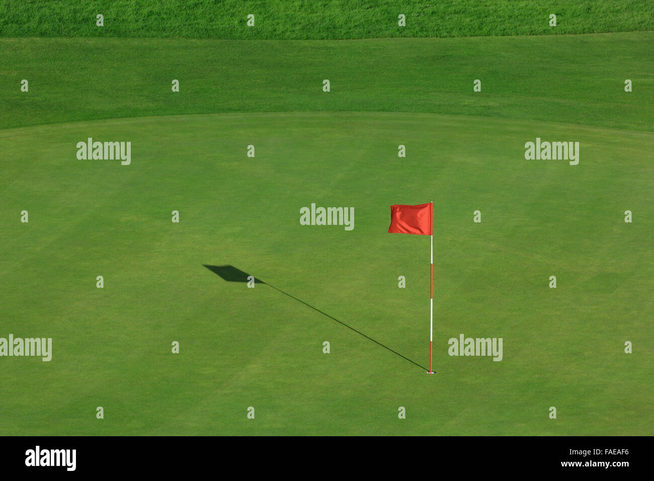 rsrc/golf-field-with-red-flag-FAEAF6-2255109093.jpg image